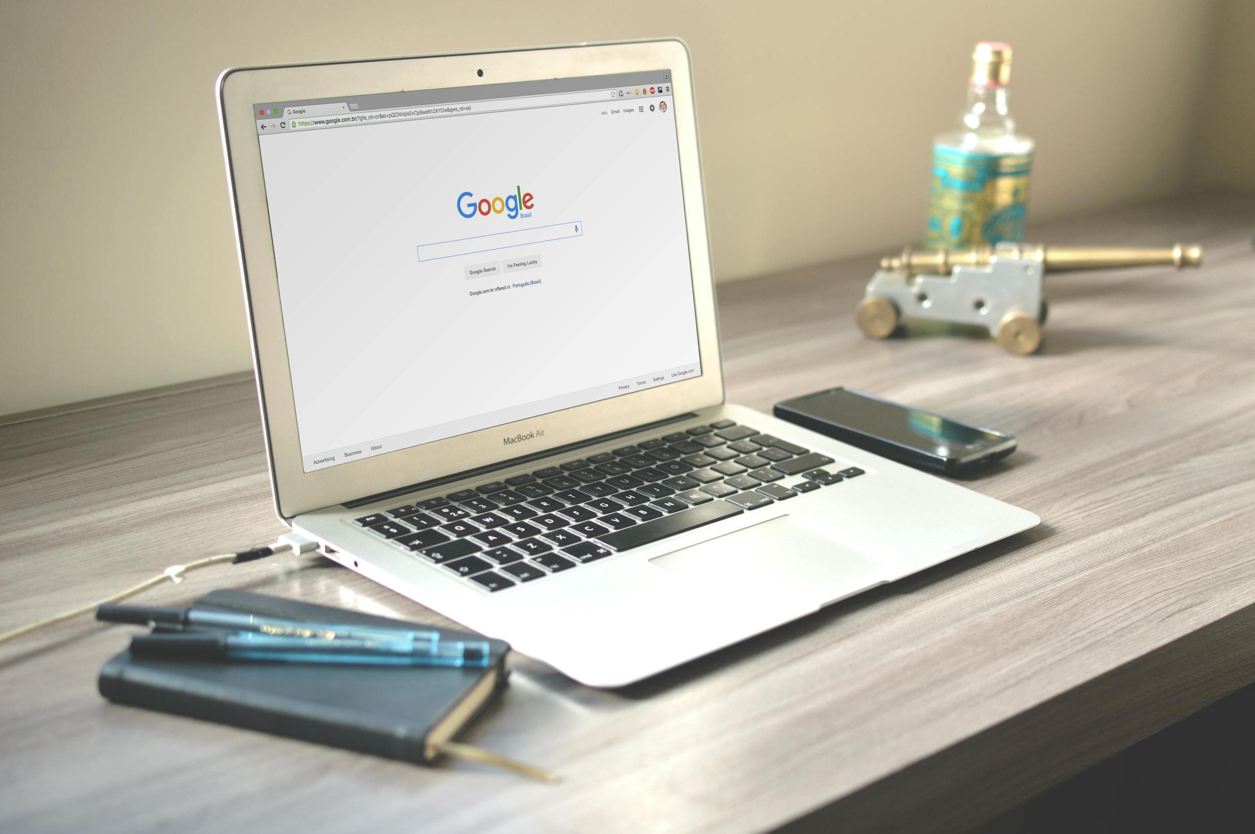 Вэб хостинг — MacBook Air on a wooden desk